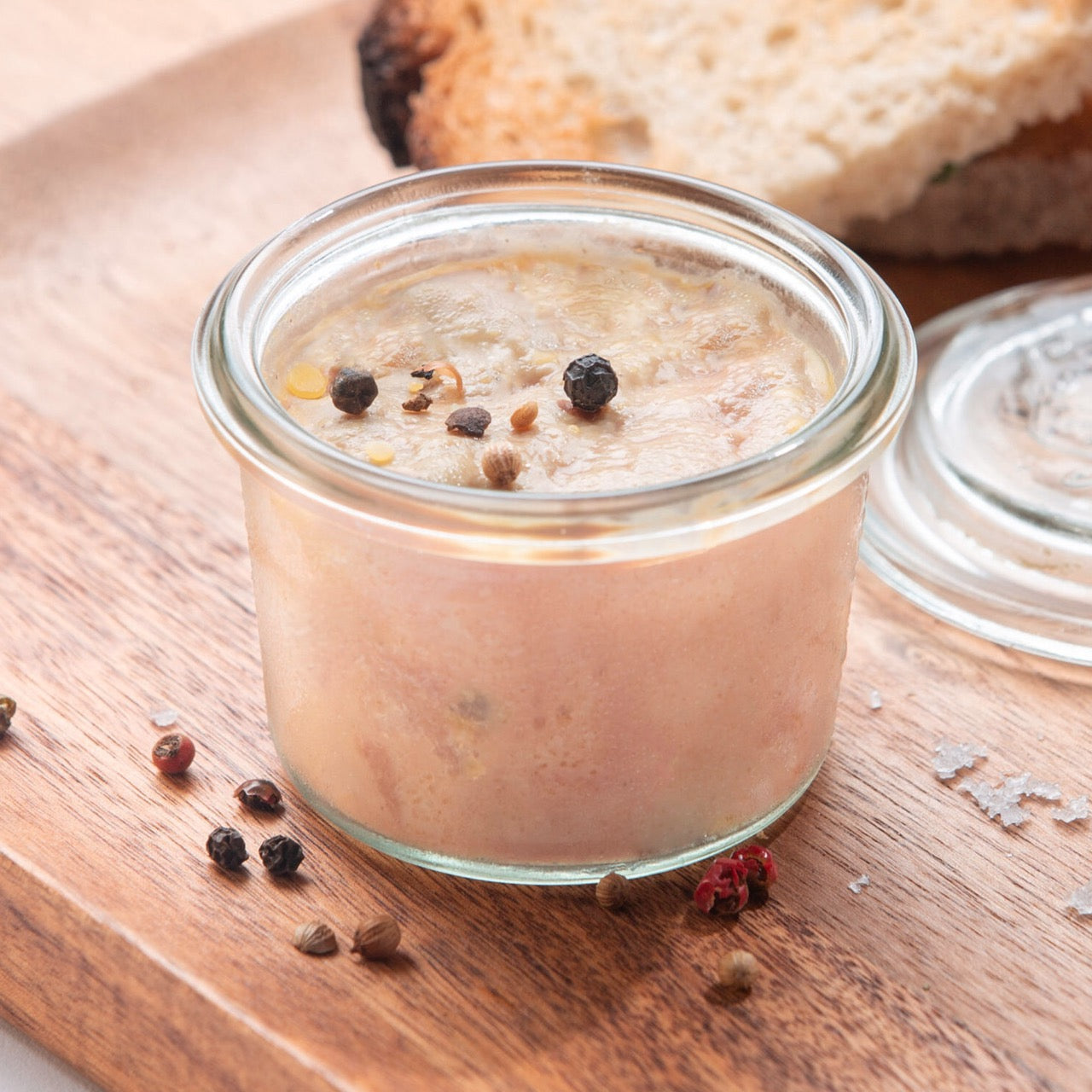 Foie gras de canard entier mi-cuit Rougié servi sur ardoise avec poivre